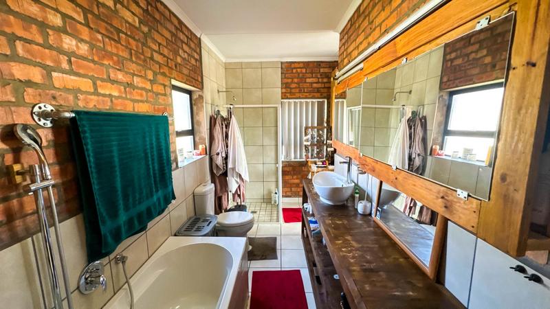 4 Bedroom Property for Sale in Fraaiuitsig Western Cape